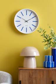 Masivo Seta 34cm Beige tischlampe Von Leitmotiv - Ihre großzügige Größe und die sanft geschwungene Pilzform verleihen ihr eine ruhige und zugleich ausdrucksstarke Ausstrahlung.
