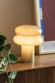 Incesante 24cm Grün tischlampe Von Leitmotiv - Incesante ist eine skulpturale Tischleuchte aus Glas mit einem tiefgrünen Schirm, der ein warmes und stimmungsvolles Licht spendet.