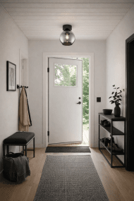 Globi Ø25 Schwarz/Rauchig deckenleuchte Von Nordic Lighting - Verleihen Sie Ihrem Raum mit dieser Deckenleuchte im Vintage-Design eine warme und elegante Atmosph&auml;re.