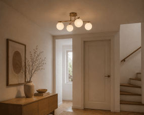Globi 4 Ø65 Gebürstetes Messing/Weiß deckenleuchte Von Nordic Lighting - Die elegante Deckenleuchte Globi 4 verleiht jedem Raum ein stilvolles Ambiente und spendet ein sanftes, angenehmes Licht.
