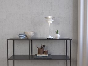 Picasso 35cm Mattweiß tischlampe Von Belid - Damit die Tischleuchte auch nach vielen Jahren noch gut in Ihre Wohnungseinrichtung passt, haben wir uns f&uuml;r ein schlichtes und elegantes Design entschieden.