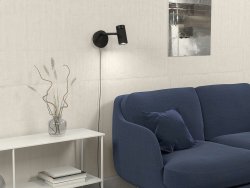 Holder Ø6 Schwarz wandlampe Von Herstal - Die Holder-Familie zeichnet sich durch die Kombination von Metall und Holz aus.