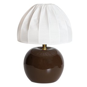 Peach 27cm Braun tischlampe Von Cottex - Der wei&szlig;e Textilschirm mit seinem eleganten Plissee-Design bildet einen sch&ouml;nen Kontrast zum erdigen Fu&szlig; und verbreitet ein sanftes, angenehmes Licht.