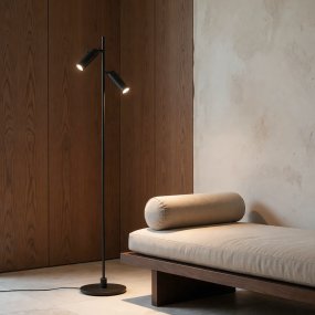 Pipeline 2 Mattschwarz Von Herstal - Mit einer H&ouml;he von 132,6 cm und einem Basisdurchmesser von 20 cm bietet Pipeline eine stabile und stilvolle Pr&auml;senz, die sowohl f&uuml;r Wohnzimmer, Schlafzimmer als auch f&uuml;r Heimb&uuml;ros geeignet ist.