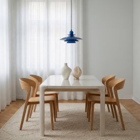Primus I Ø43 Blau hängelampe Von Belid - Das ikonische Design stammt aus den 1980er-Jahren und zeichnet sich durch seine charakteristischen Schirme aus, die ein angenehmes und blendfreies Licht spenden.