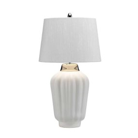 Bexley 56cm Weiß tischlampe Von Elstead Lighting - Den levereras med en avsmalnande lampsk&auml;rm i ljus elfenbensf&auml;rgad konstsilke med en silverlaminerad insida, handgjord i Storbritannien.