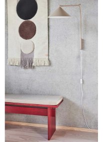 Kasa 60cm Beige wandlampe Von OYOY - Dank ihrer eleganten Form passt die Leuchte in jedes Interieur und verleiht dem Raum Charakter und Stil.