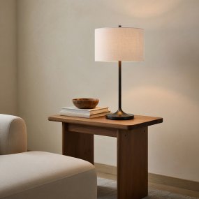 Soft 64cm Weiß/Bronze tischlampe Von Belid - Der Schirm aus wei&szlig;em, europ&auml;ischem Flachs und der Fu&szlig; in metallischem Bronze-Finish verleihen ihr eine elegante Note.