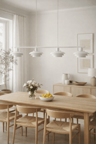 Stealth 120cm Weiß hängelampe Von Nordic Lighting - Die Leuchte wird mit zwei Sets an Details geliefert &ndash; Kn&ouml;pfen und Ringen in Chrom und Wei&szlig; &ndash; sodass Sie ganz einfach die Optik w&auml;hlen k&ouml;nnen, die am besten zu Ihrer Einrichtung passt.