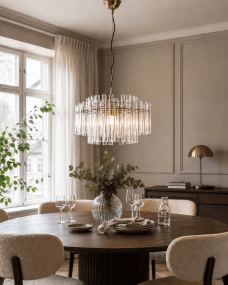 Lancaster Ø54 Messing/transparent hängelampe Von Lampan - Eine Leuchte, die Eleganz und Schlichtheit harmonisch vereint &ndash; und die das Interieur mit ihrem dezenten Glanz und zeitlosen Charme aufwertet.