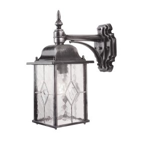 Wexford Silber außenlampe Von Elstead Lighting - Die schönen Details und die traditionelle Laternenform verleihen der Leuchte einen zeitlosen Ausdruck, der sich perfekt für den Eingangsbereich, die Veranda oder die Hausfassade eignet.