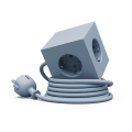 Square 1 with 30W Dual USBC & Magnetic base, 1.8m Blau Von Avolt - Steckdosenleiste von Avolt im stylischen Design mit langem PVC-Kabel, einem Würfel aus recyceltem Kunststoff und einer Magnetplatte an der Unterseite zum Aufhängen an der Wand.