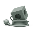 Square 1 with 30W Dual USBC & Magnetic base, 1.8m Grün Von Avolt - Steckdosenleiste von Avolt im stylischen Design mit langem PVC-Kabel, einem Würfel aus recyceltem Kunststoff und einer Magnetplatte an der Unterseite zum Aufhängen an der Wand.