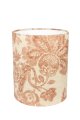 Lampshade Cylinder Sunshine Ø22 Dunkelrot Von Alde & Lind - Der Sunshine-Stoff kombiniert einen hellen Grundton mit einem detaillierten Blumenmuster in gedeckten, dunklen Erdtönen, die dem Schirm eine warme und sanfte Ausstrahlung verleihen.