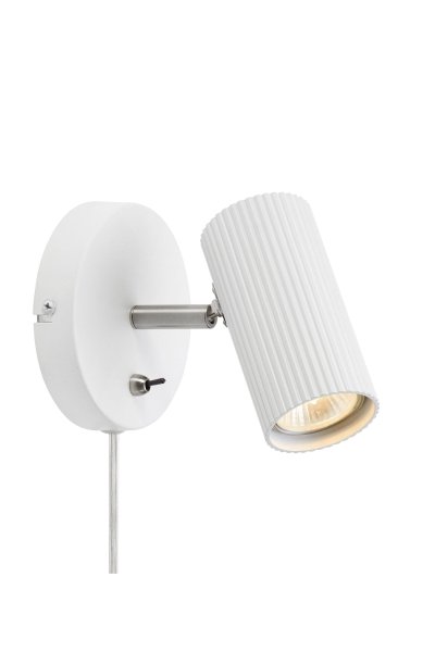 Costilla Weiß leselampe Von Markslöjd - Durch das schlichte Design und den stilvollen Farbton fügt sich die Lampe in die meisten Einrichtungsstile ein.