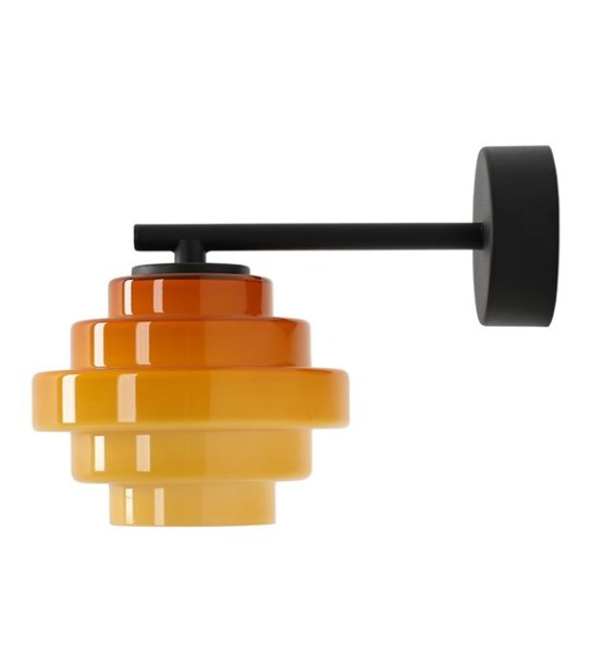 Filo 23cm Orange wandlampe Von Artera - Die Leuchte besteht aus Metall und Glas, wobei der schwarze Arm einen eleganten Kontrast zum orangefarbenen Glas bildet.