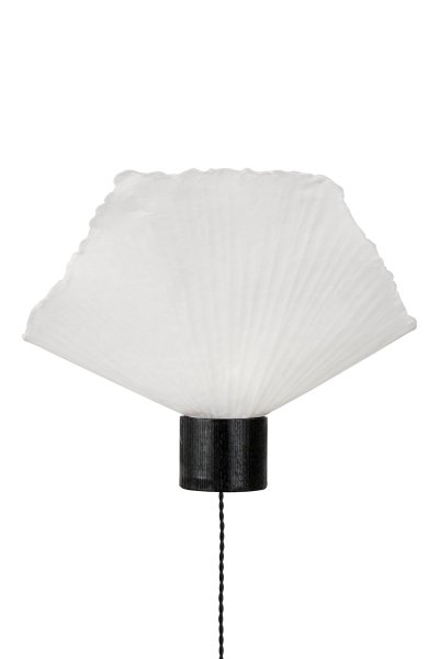 Natur Schwarz wandlampe Von Globen Lighting - Diese Lampe ist handgefertigt aus Papier, was bedeutet, dass ihre Form von unseren Produktbildern abweichen kann, jede Lampe ist ein Unikat.