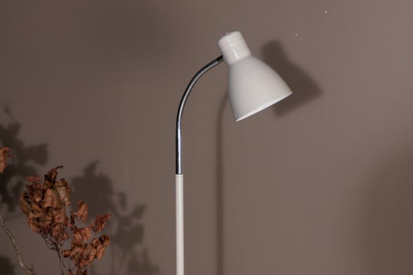 Lina Beige stehlampe Von Venture Design - Die Gl&uuml;hlampe Lina mit Flexarm und verstellbarem Schirm passt perfekt neben Sofa oder Sessel f&uuml;r all die abendlichen Lesemomente!