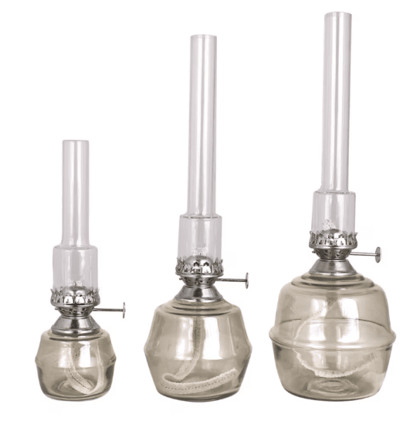 Kerosene Lamp Majken Small Grau Von Strömshaga - Brenner aus Klarglas und Brenner aus Nickel.