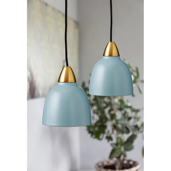 Urban Mini Ø15 Blau hängelampe Von Superliving - Trotz seiner geringeren Größe bietet Urban Mini eine beeindruckende Lichtverteilung und macht sich über der Küchentheke ebenso gut wie in einer gemütlichen Leseecke.