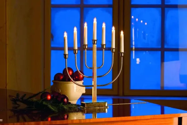 Candelabra 7 Lights Messing Von Konstsmide - Perfekt f&uuml;r traditionelle und moderne Innenr&auml;ume &ndash; Ein zeitloses Detail, das mit Stil und Eleganz die Weihnachtsstimmung hebt!
