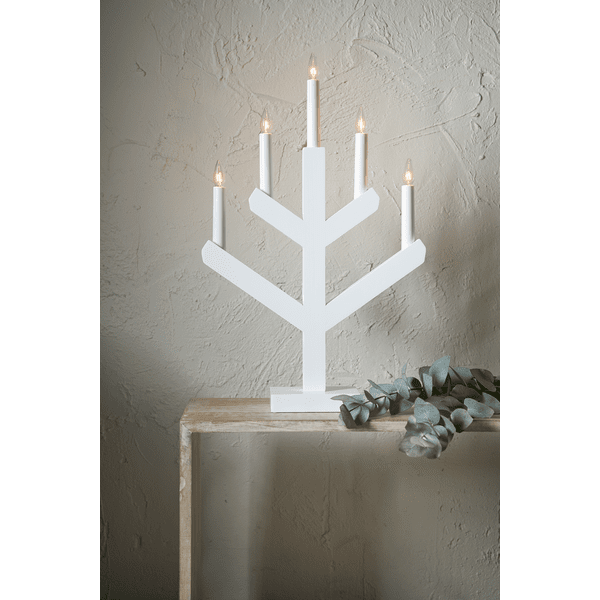Vinga Weiß Von Star Trading - Der perfekte Kerzenhalter f&uuml;r Weihnachten, der Adventskerzenhalter ist aus Holz gefertigt.