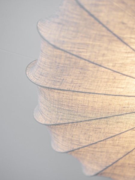 Linne Ø56 Beige deckenleuchte Von PR Home - Stilvolle und stilvolle Deckenleuchte in einem wundersch&ouml;nen Leinenstoff.