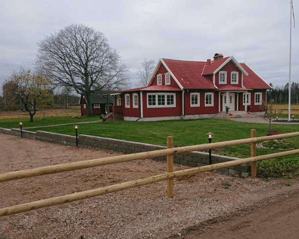 Tellus 145cm Schwarz pollarleuchten Von Westal - Tellus ist eine Leuchtenserie, die je nach Design der Villa, dem Mehrfamilienhaus oder dem Ferienhaus unterschiedliche Charaktere verleiht.