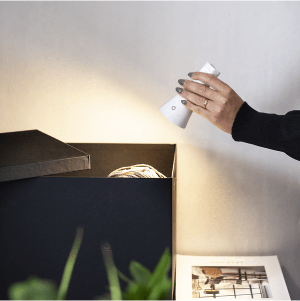 Functional 38cm Weiß tragbare Von Star Trading - Die Lampe verfügt über eine Touch-Funktion zum Einstellen der Helligkeit und Auswählen der LED-Farbe: Kaltweiß, Warmweiß oder Tageslicht.
