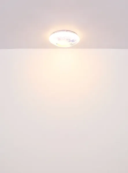 Gaia Ø35 Weiß kinderlampe Von Globo Lighting - Ett utm&auml;rkt val f&ouml;r vardagsrum, kontor eller barnrum och fungerar b&aring;de som en funktionell ljusk&auml;lla och en dekorativ inredningsdetalj.