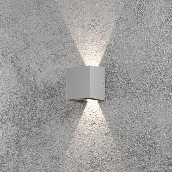 Cremona Grau außenlampe Von Konstsmide - Dank langlebiger Materialien und hoher Qualität ist diese Lampe sowohl schön als auch wetterfest – eine ideale Investition in langlebigen Stil und Funktion.