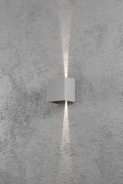 Cremona Grau außenlampe Von Konstsmide - Dank langlebiger Materialien und hoher Qualität ist diese Lampe sowohl schön als auch wetterfest – eine ideale Investition in langlebigen Stil und Funktion.