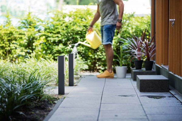 Stratosphere 42cm Anthrazit pollarleuchten Von Philips - Die ultraeffizienten Außenleuchten Stratosphere von Philips nutzen bahnbrechende neue Technologien zur Reduzierung von Kohlenstoffemissionen, Materialabfällen und Energieverbrauch.