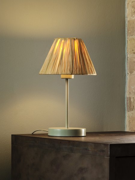 Raffia 33cm Natur tischlampe Von Ledvance - Der Schirm aus Raffiapalmen in Kombination mit dem grünen Metall verleiht dem Raum eine warme und natürliche Atmosphäre.