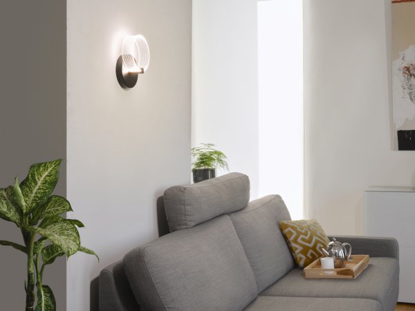 Circle PL 23cm Schwarz wandlampe Von Ledvance - In der ersten Stufe leuchtet die Lampe in warmweißem Licht mit 3000K, in der zweiten Stufe in kaltweißem Licht mit 4200K und in der dritten Stufe in 6500K (Tageslicht).