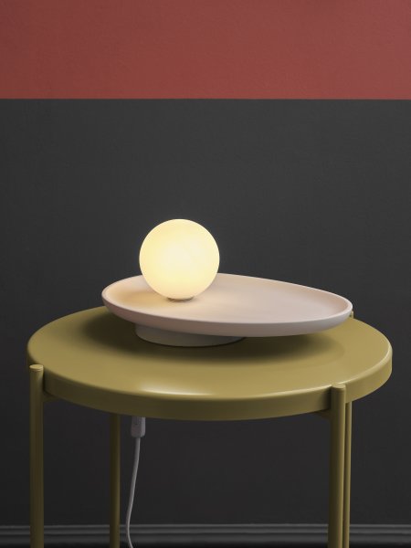 Plaster Nest 14cm Weiß tischlampe Von Ledvance - Glaskupan i opal som omfamnar ljusk&auml;llan skapar ett fint och bl&auml;ndfritt ljus i rummet.