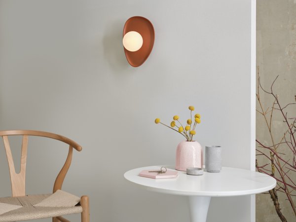 Clay Nest 26cm Braun wandlampe Von Ledvance - Glaskupan i opal som omfamnar ljusk&auml;llan skapar ett fint och bl&auml;ndfritt ljus i rummet.