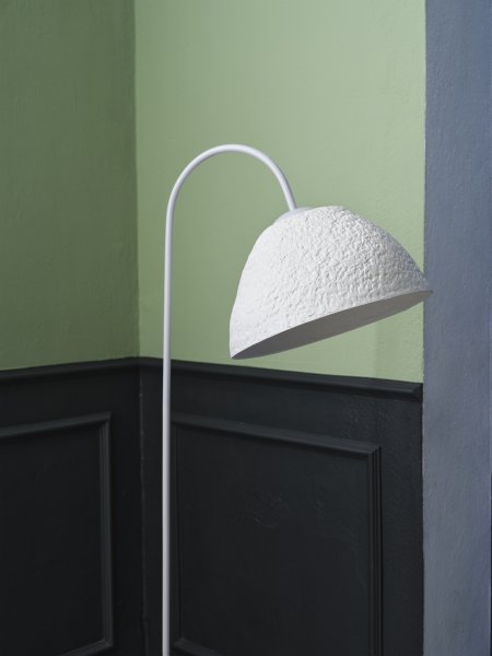 Camel Bell Weiß stehlampe Von Osram - Der dekorative Papierschirm sorgt f&uuml;r eine angenehme Lichtverteilung im Raum.