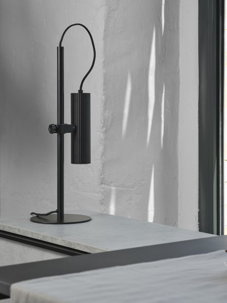 Drums 50cm Schwarz schreibtischlampe Von Ledvance - Drums ist eine moderne Tischlampe mit minimalistischem Design.