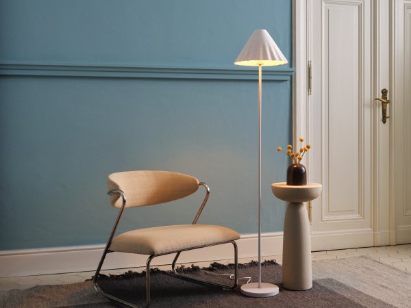 Pulp Weiß stehlampe Von Ledvance - Der dekorative Papierschirm sorgt für eine angenehme Lichtverteilung im Raum.