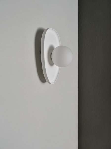 Plaster Nest 26cm Weiß wandlampe Von Ledvance - Glaskupan i opal som omfamnar ljusk&auml;llan skapar ett fint och bl&auml;ndfritt ljus i rummet.
