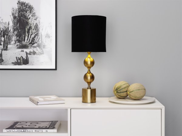 Prakt 60cm Gebürstetes Messing tischlampe Von Cottex - Die prächtige Tischlampe aus Metall und Textil ist eine elegante und auffällige Lampe, die dem Raum eine anspruchsvolle Note verleiht.