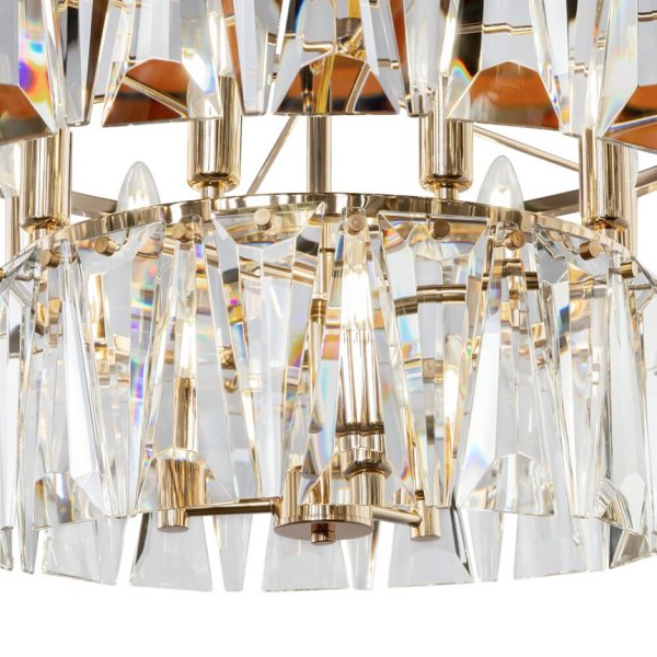 Puntes Ø68 Gold kristall Von Maytoni - Puntes ist ein eleganter Deckenleuchter aus goldfarbenem Metall mit funkelnden Prismen, die die Lichtquellen umgeben und bei eingeschalteter Lampe ein zauberhaftes Lichtspiel erzeugen.