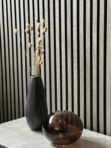 Globus 14cm Braun tischlampe Von Aneta Lighting - Globus-Tischleuchte aus Braunglas mit einer Lichtquelle im Inneren der Glaskugel, die f&uuml;r dekoratives und gem&uuml;tliches Licht sorgt.