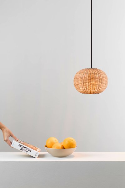 Zoombild von Haka Ø25 Natur hängelampe Von Faro Barcelona - HAKA ist eine runde Pendelleuchte im mediterranen Stil mit einem wundersch&ouml;nen Rattanschirm, der das Licht stimmungsvoll und dekorativ verteilt.