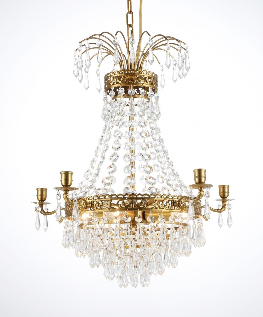 Empire Classic Ø50 kristall Von Norrsken Design - Mit seiner wundersch&ouml;nen Kombination aus funkelnden Kristallen und eleganten Messingdetails wird es in jedem Raum, in dem es aufgestellt wird, zu einem zeitlosen und raffinierten Mittelpunkt.