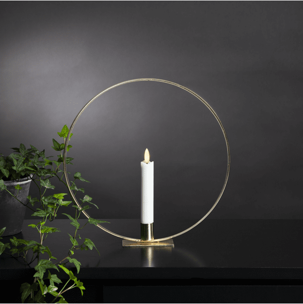 Flamme Ring Messing Von Star Trading - 28 cm gro&szlig;er Tischring aus messingbeschichtetem Metall mit der eleganten antiken Kerze &bdquo;Flamme&ldquo; von Star Trading (15 cm).