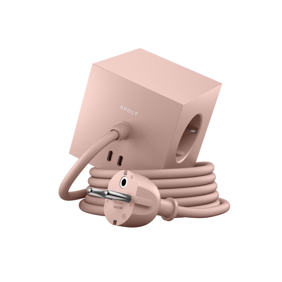 Square 1 with 30W Dual USBC & Magnetic base, 3m Rosa Von Avolt - Steckdosenleiste von Avolt im stylischen Design mit langem PVC-Kabel, einem W&uuml;rfel aus recyceltem Kunststoff und einer Magnetplatte an der Unterseite zum Aufh&auml;ngen an der Wand.