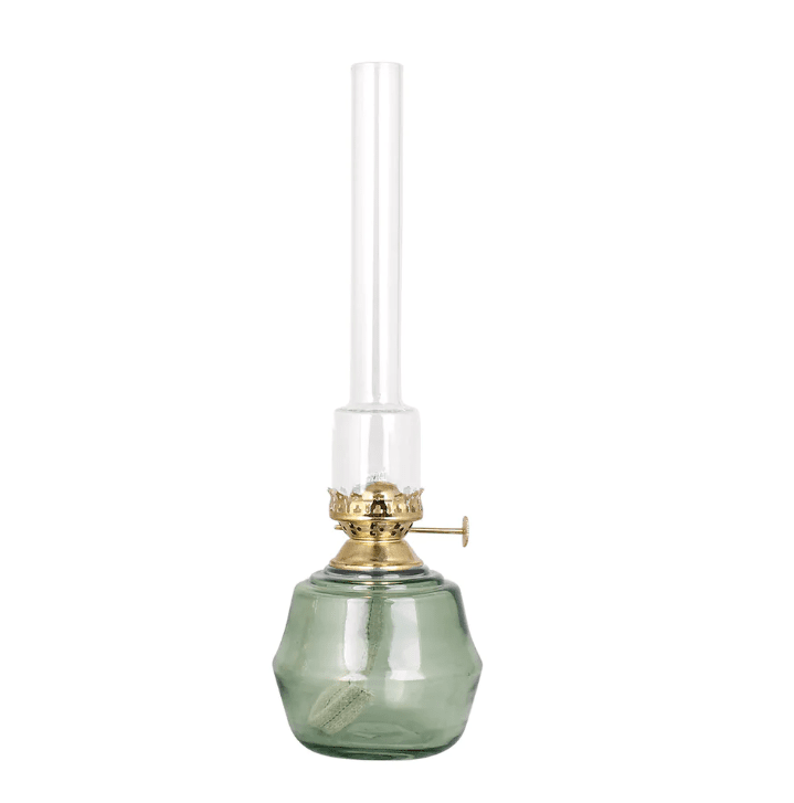 Kerosene Lamp Majken Mid Grün Von Strömshaga - Brennerrohre aus Klarglas und Brenner aus Messing.