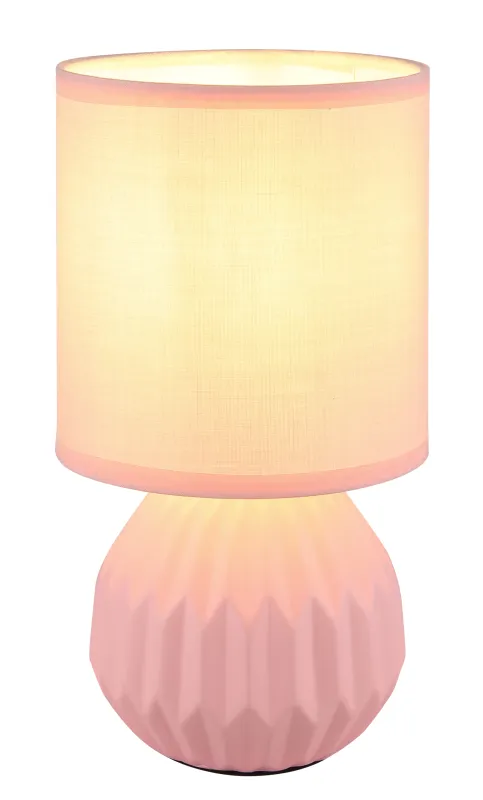 Sylas 23cm Rosa tischlampe Von Globo Lighting - Den rundade keramiska basen i elegant rosa och den matchande cylindriska textilsk&auml;rmen skapar en harmonisk och modern estetik.